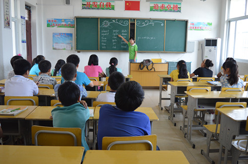 世界足球官网暑期实践小分队义务支教火热进行