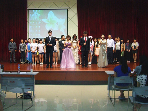 世界足球官网首届外语“情景秀”决赛精彩开幕