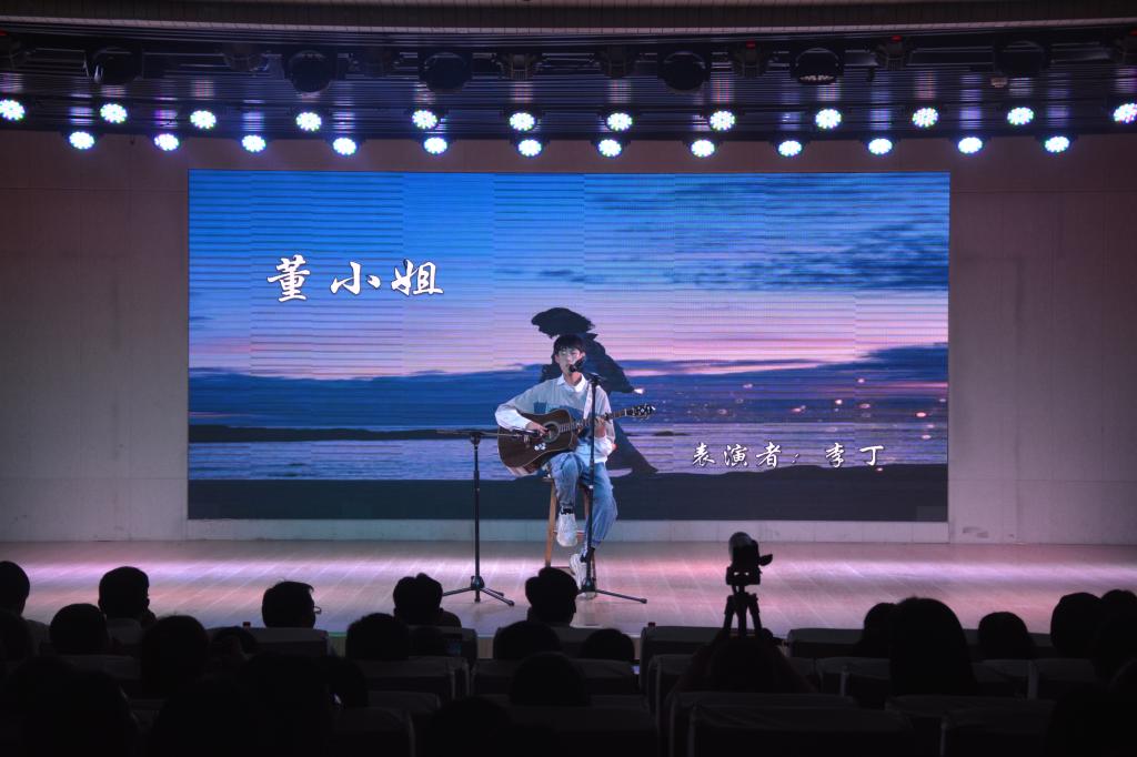 世界足球官网成功举办2019届优秀毕业生颁奖典礼暨欢送毕业生晚会