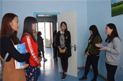 世界足球官网组织2016级新生参观老员工心理健康辅导中心