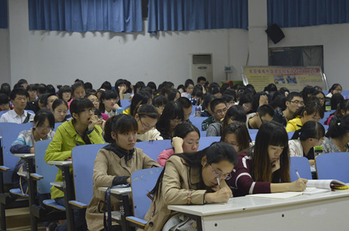 世界足球官网成功召开年英语专业四级考试经验交流会