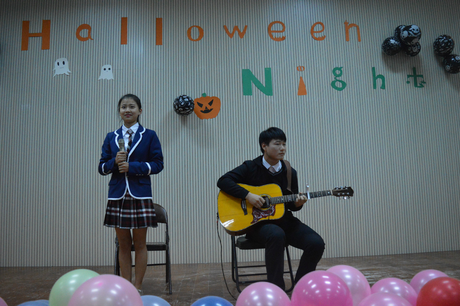 世界足球官网万圣节“欢乐show青春” 文艺广角晚会顺利举行