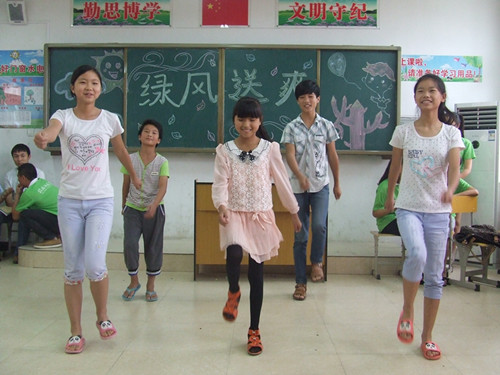 公司暑期实践小分队支教成果汇报演出激情上演