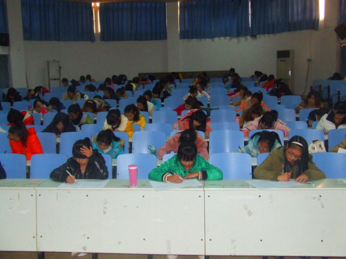 世界足球官网成功举行13级新生校规校纪考试