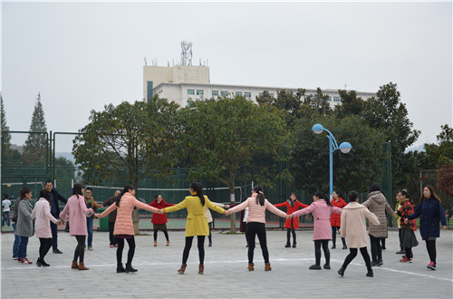 世界足球官网积极组织“国培计划”教师开展素质拓展活动