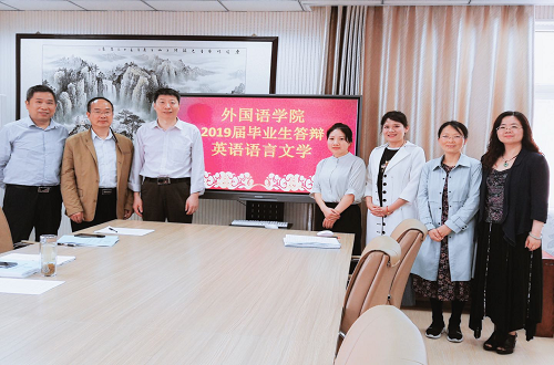 世界足球官网2019届研究生硕士学位论文答辩工作圆满结束