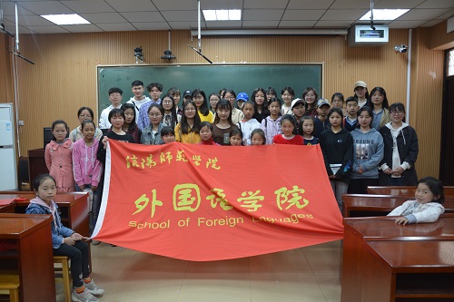 世界足球官网顺利开展“青春有爱，笔触生情”志愿服务活动