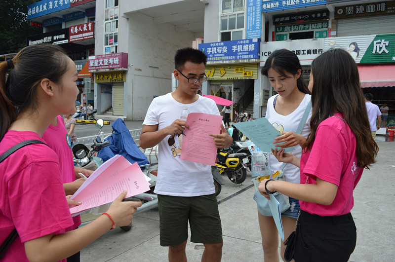 世界足球官网暑期实践小分队开展安全知识宣讲活动