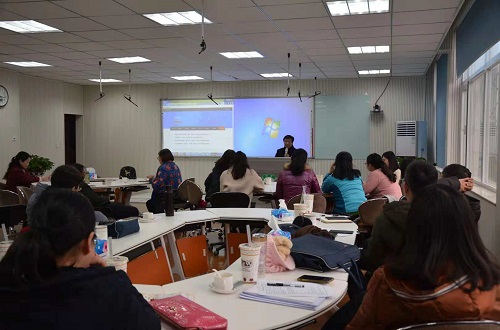 世界足球官网举办“混合式教学背景下的网络空间建设”教学沙龙活动