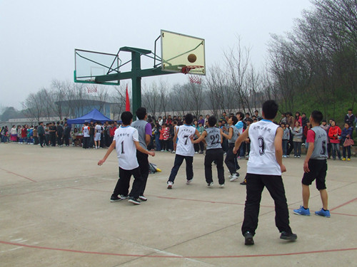 世界足球官网积极备战“谭山杯”篮球赛