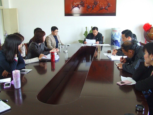 世界足球官网教工党支部组织全体教工党员集中进行学习研讨