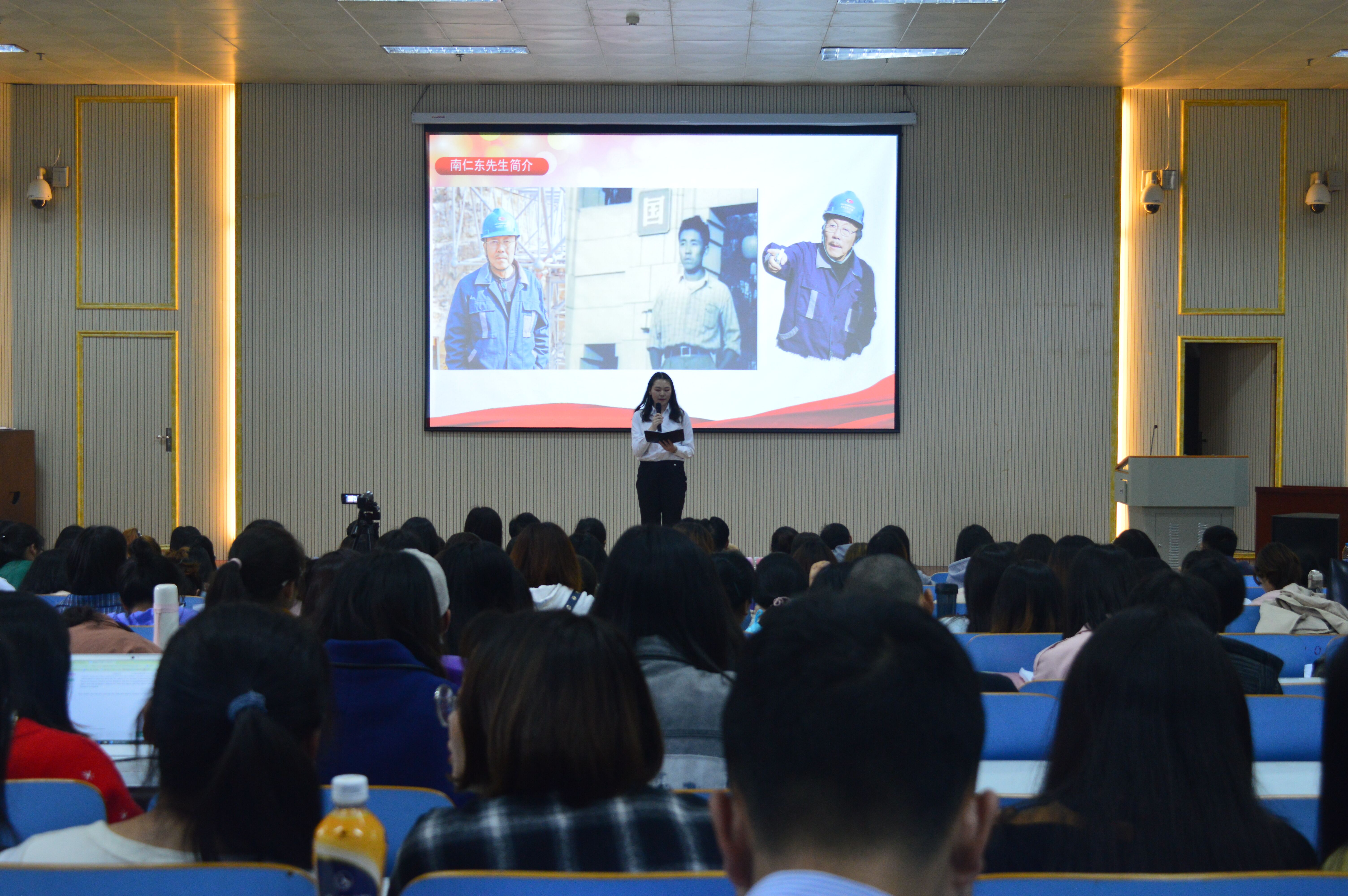 世界足球官网举办讲社会主义核心价值观故事比赛