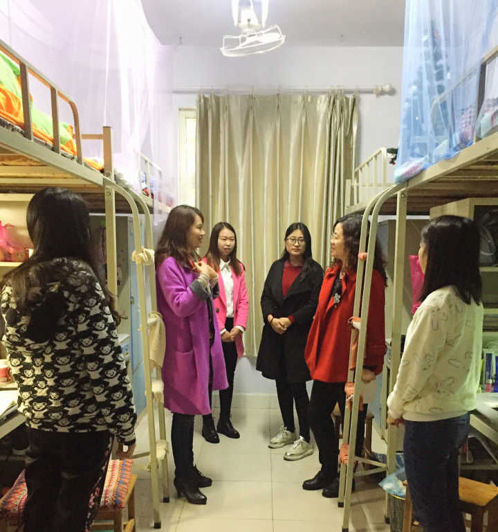 公司领导走访研究生宿舍