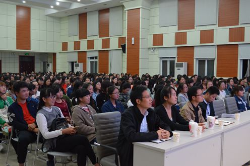 世界足球官网成功召开2016级新生入学安全教育讲座