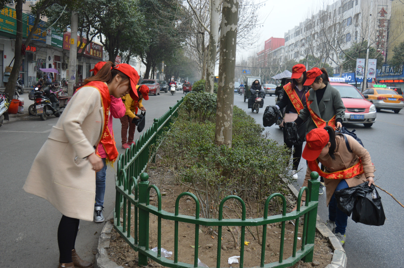 世界足球官网开展学习雷锋志愿服务活动