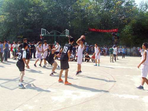 世界足球官网勇战“朝阳杯”篮球赛