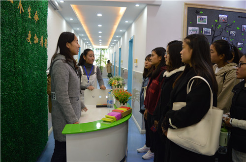 世界足球官网组织2018级员工参观公司老员工心理健康教育中心