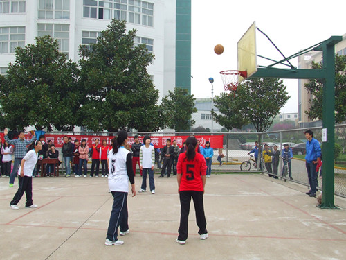 世界足球官网积极备战“谭山杯”篮球赛