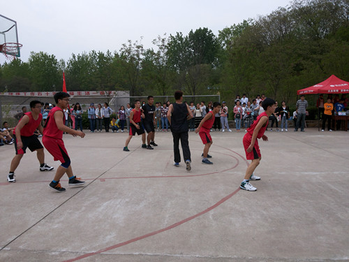 世界足球官网男篮再战“谭山杯”篮球赛