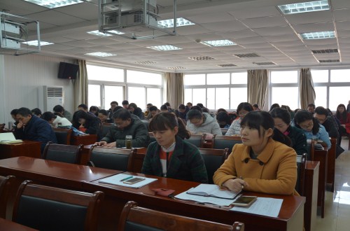 世界足球官网举行“深入学习贯彻谢伏瞻书记 在河南师范大学宣讲党的十九大精神专题党课报告精神” 专题辅导报告