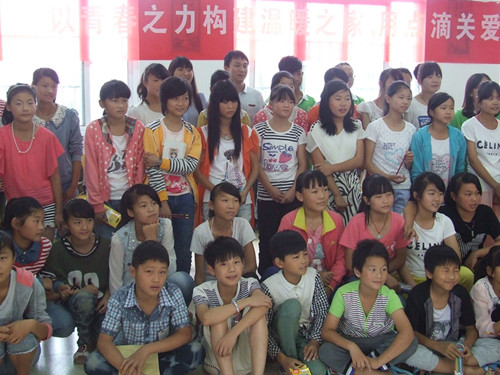 公司暑期实践小分队支教成果汇报演出激情上演