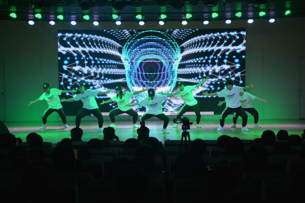 世界足球官网成功举办2019届优秀毕业生颁奖典礼暨欢送毕业生晚会