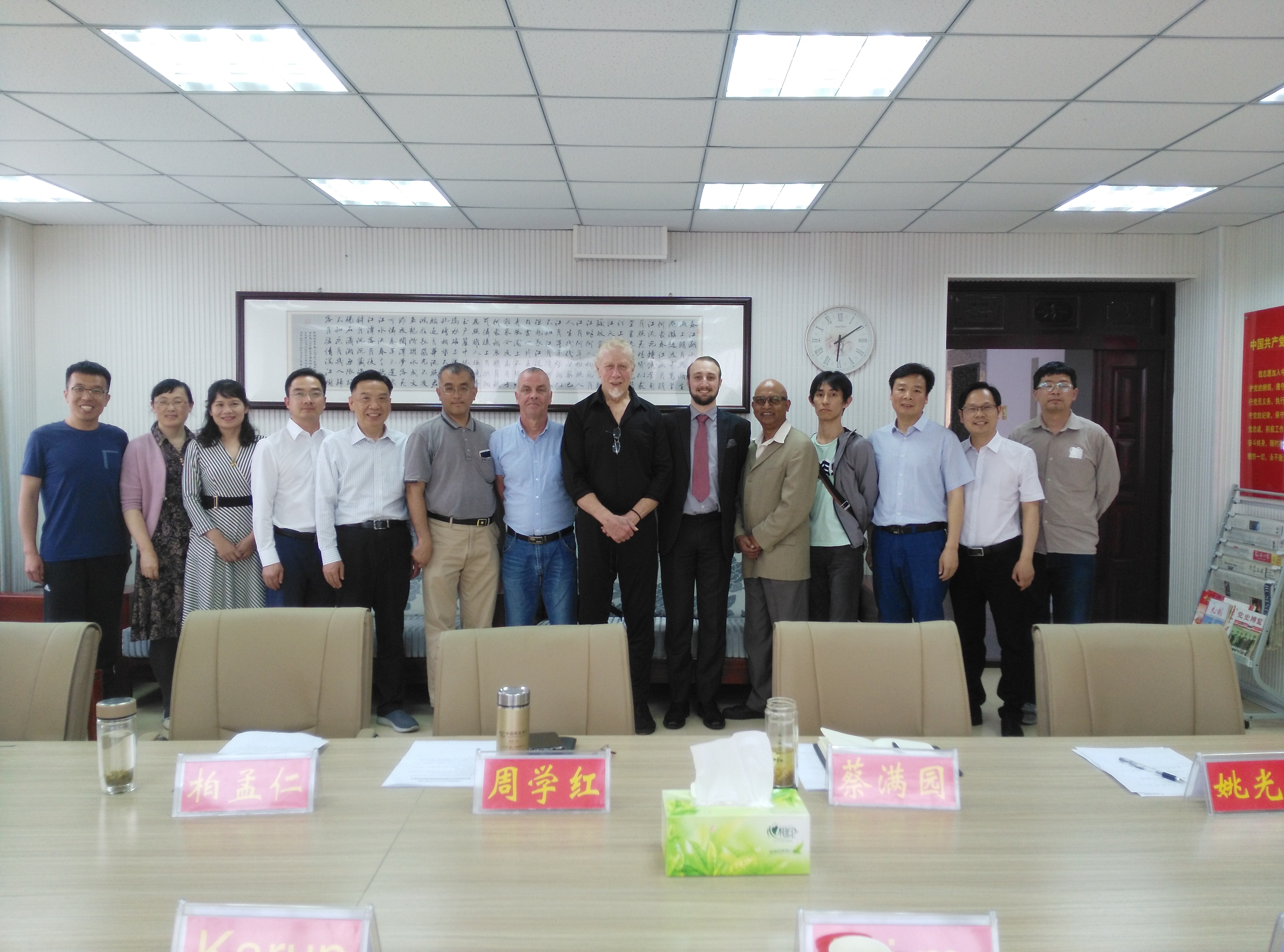 世界足球官网召开外籍教师座谈会