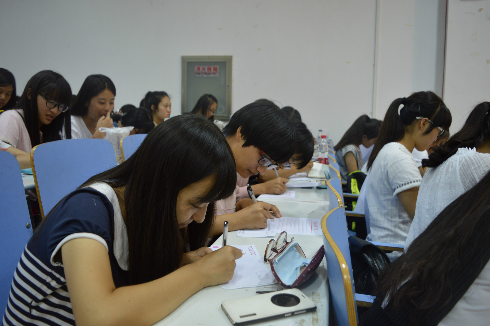 世界足球官网成功举办“花晨月夕共团圆”中秋晚会