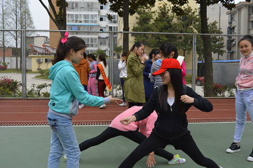 世界足球官网走进特殊教育学校开展“爱心助残”活动