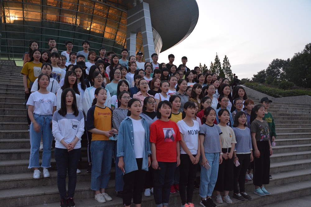 世界足球官网顺利开展“运动健跑我先行，红歌唱响新时代”活动