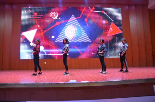 世界足球官网“樱邀而来，语梦同行”漾年华外语文化节晚会华丽上演