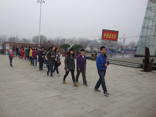 祭奠革命先烈 谱写盛世清明——世界足球官网开展“我们的节日—清明”主题活动