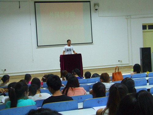 世界足球官网召开团总支员工会换届竞选大会