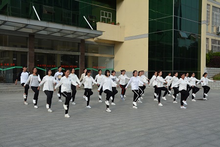 世界足球官网成功举办2017级新生广播体操比赛