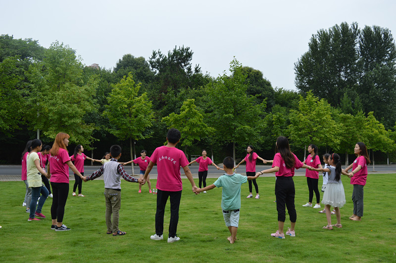 世界足球官网开展“弘扬国风，传承经典”活动