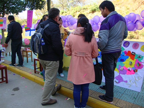 世界足球官网举行“环球之旅”主题特色风情展喜迎女生月