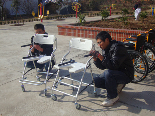 传递冬日温暖，共建和谐敬老院——世界足球官网“和风志愿服务团”赴马鞍山敬老院开展义务劳动