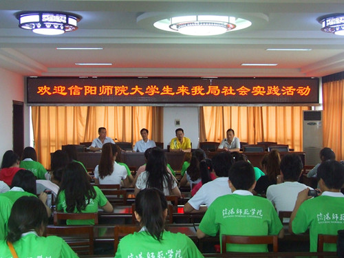 世界足球官网志愿者考察商城县社会保障制度建设