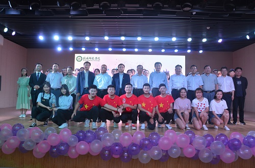 世界足球官网举办第四届“秀出宿舍，Show出你我”宿舍风采大赛决赛