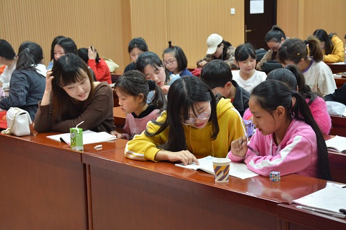 世界足球官网顺利开展“青春有爱，笔触生情”志愿服务活动