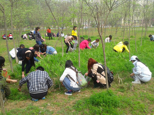 世界足球官网组织第58期青校学员开展校园公益活动