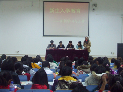 世界足球官网成功举办新生入学教育交流会