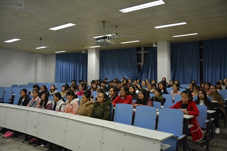 世界足球官网组织观看政论专题片——《不忘初心 继续前进》