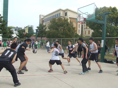 世界足球官网篮球队勇战第十三届“谭山杯”篮球赛