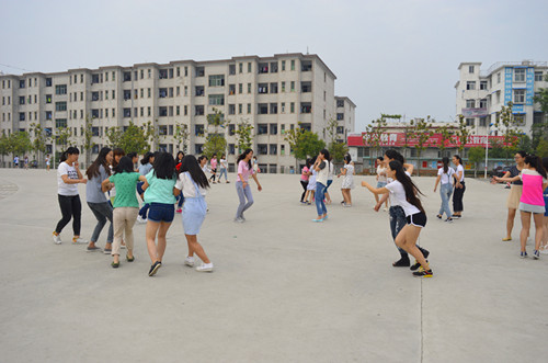 世界足球官网心理健康拓展活动火热开展