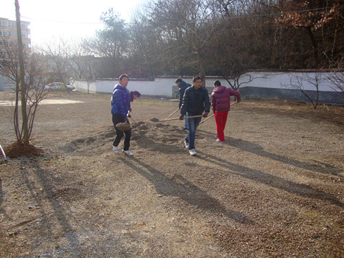 传递冬日温暖，共建和谐敬老院——世界足球官网“和风志愿服务团”赴马鞍山敬老院开展义务劳动