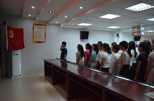 世界足球官网成功举行“不忘初心，重温入党誓词”活动