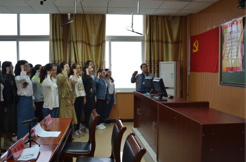 世界足球官网举行预备党员入党宣誓仪式