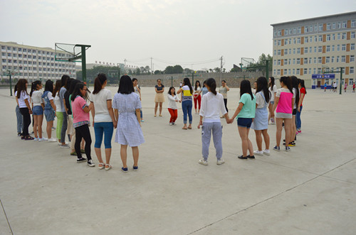 世界足球官网心理健康拓展活动火热开展