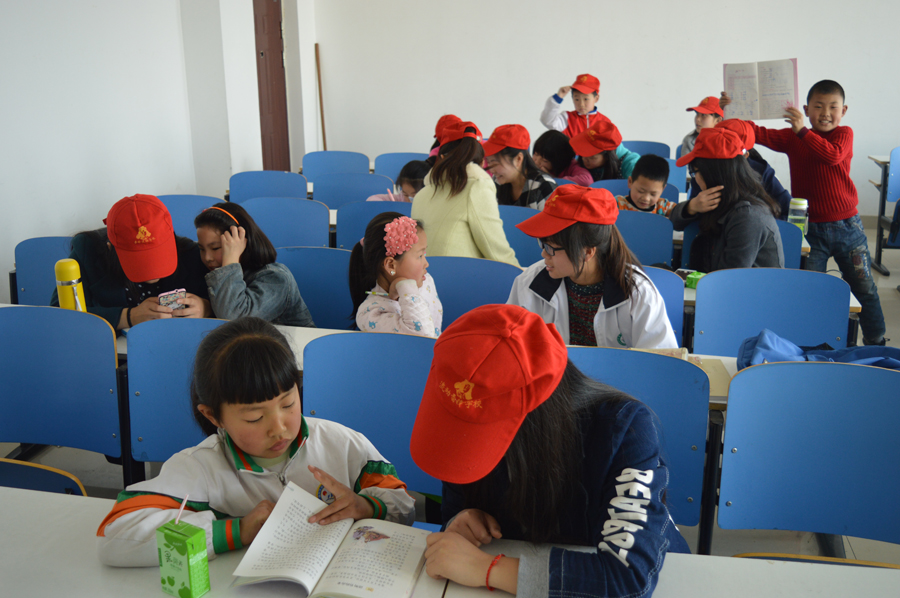 世界足球官网义务辅导活动温情开展